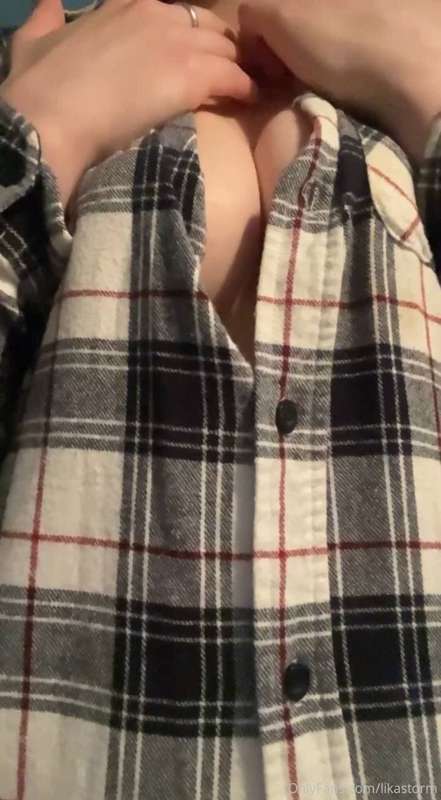 Do you wanna rip my shirt off? mmm 😏