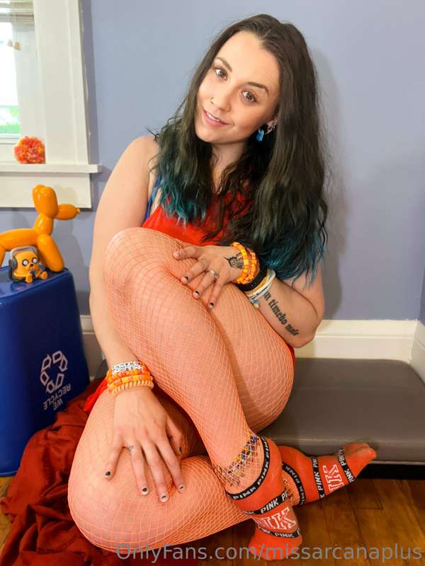 (1-5)
Good morning and welcome to....
Orange Tuesday!!! 🍊🧦🍊🧦..