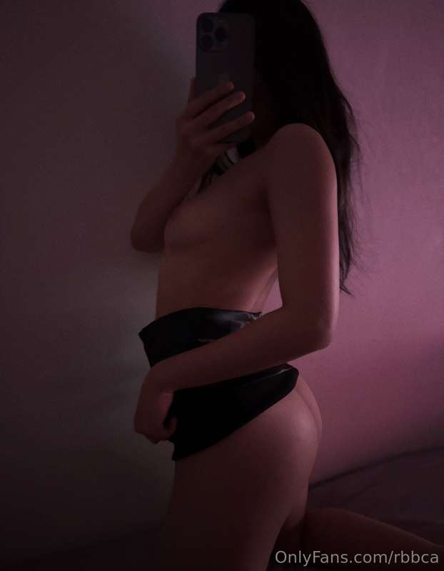 If only he wasn’t selfish and shares my nudes with his bunkm..