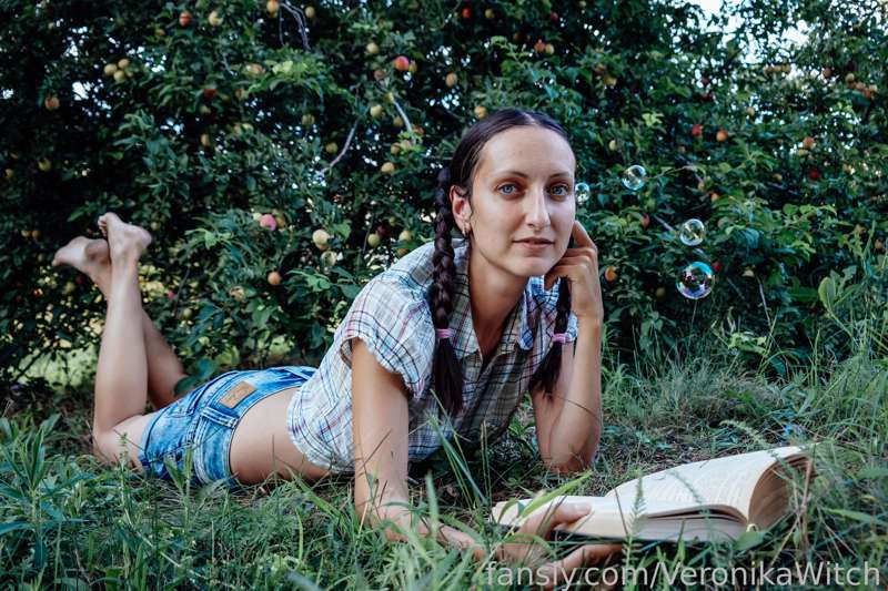 Veronikawitch - Fansly - 19 Apr, 2022 2
