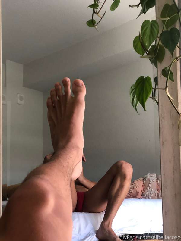 Some foot content 🦶🏼🦶🏼🦶🏼Let me know if you guys wanna see mo..