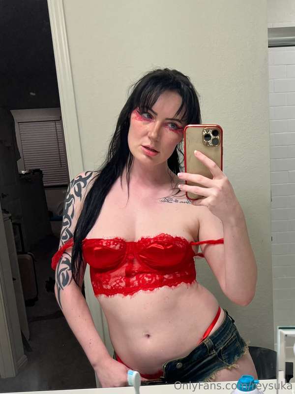The type of red that gets you hot 🥴 1