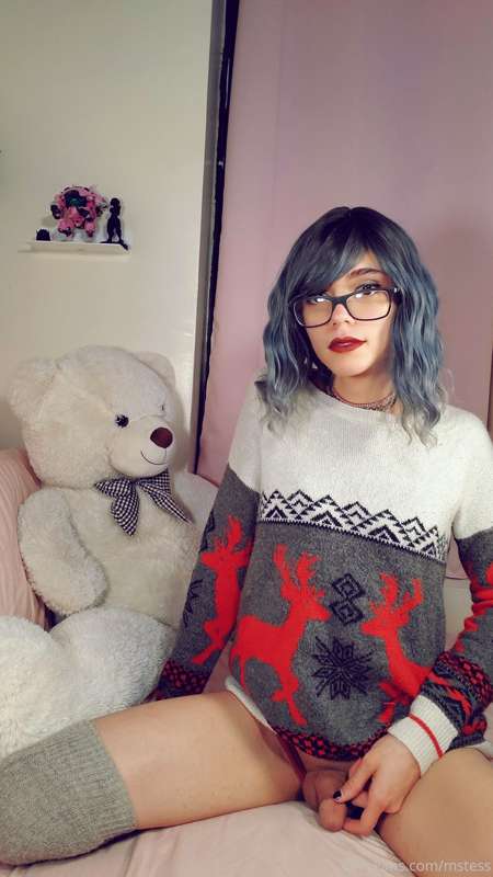 Lets watch holiday movies and chillllll😋 11
