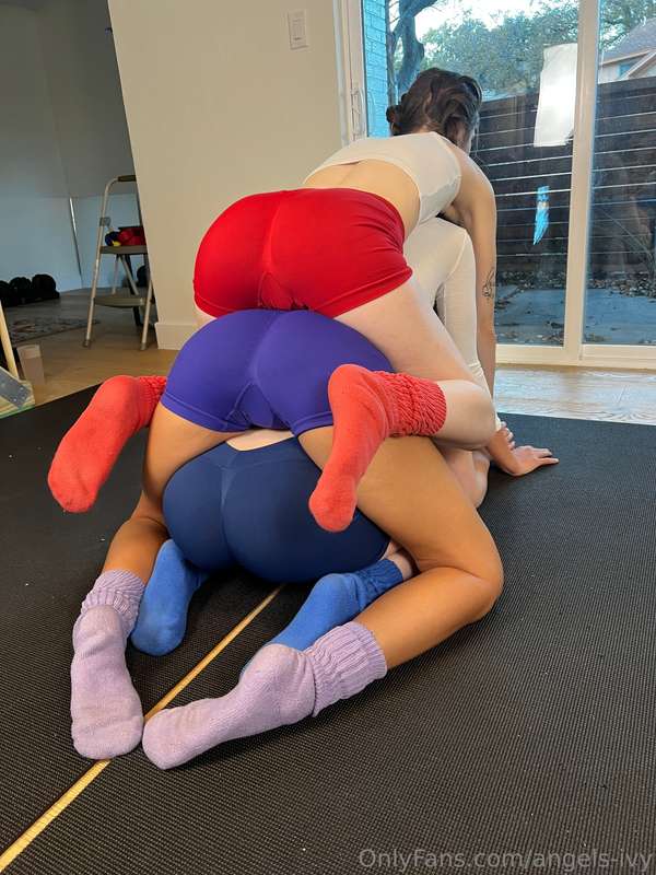 Triple trouble!!!😈🐱😈🐱😈🐱What color order would you fuck us i.. 17