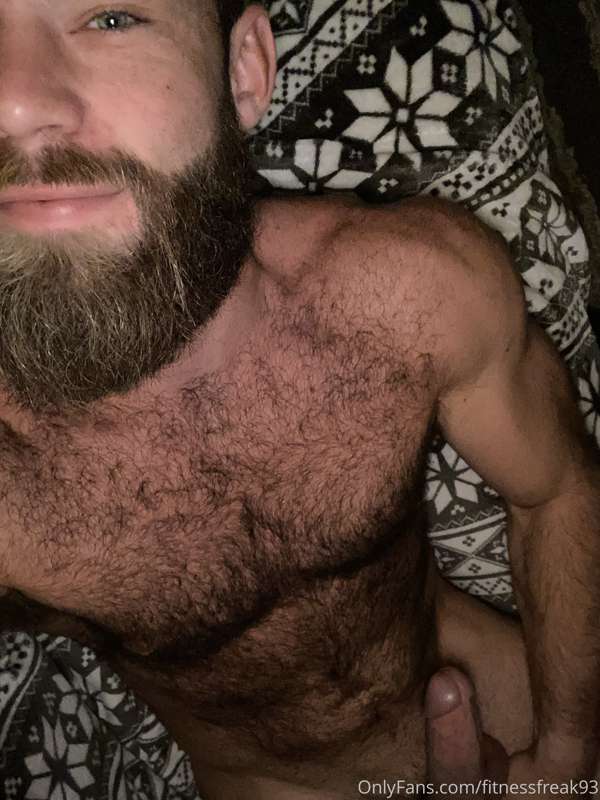 😈😈 someone come keep me company 😜