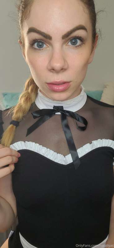 If i was your maid, cleaning your bedroom...got horny n star..