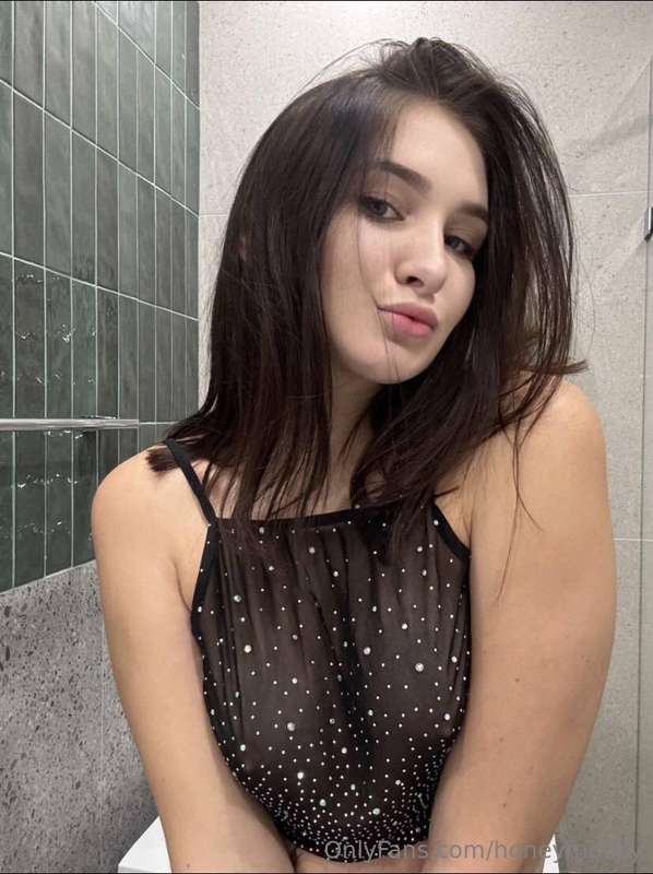 💥FREE SUB ONLY TODAY💥 Hot girl just turned 18 @black.goddess..