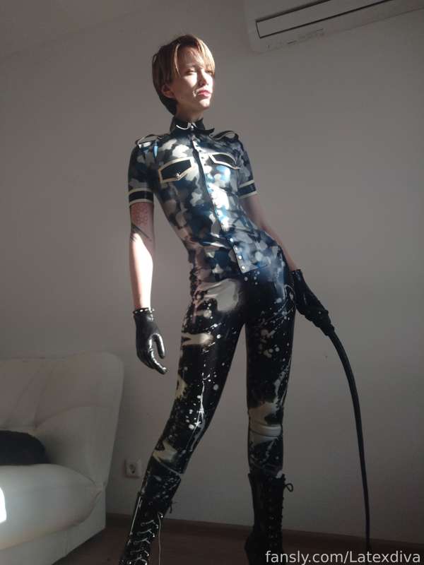 Latexdiva - Fansly - 22 Aug, 2022 17