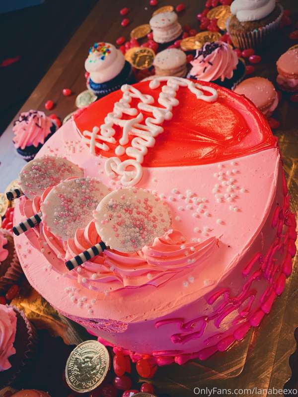 Hi I’m 25 today! 💕 13