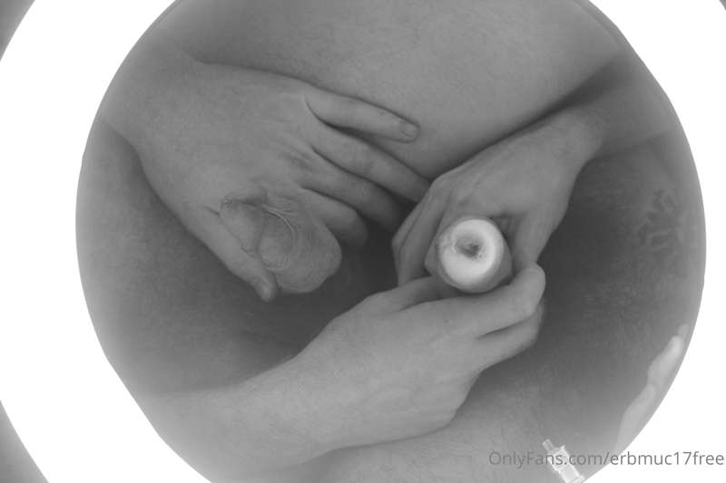 Black and white photoshoot by @andremmartins1 with @Naturist..