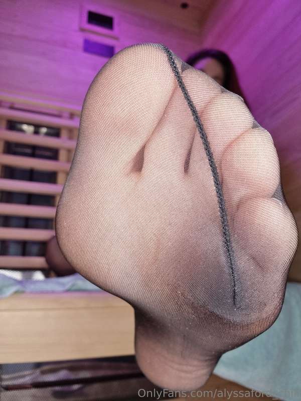 3 very different pictures 😁 all perfect for jerking off thou..