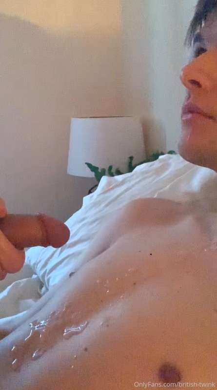 Who else wants to cum on me like this 🤤