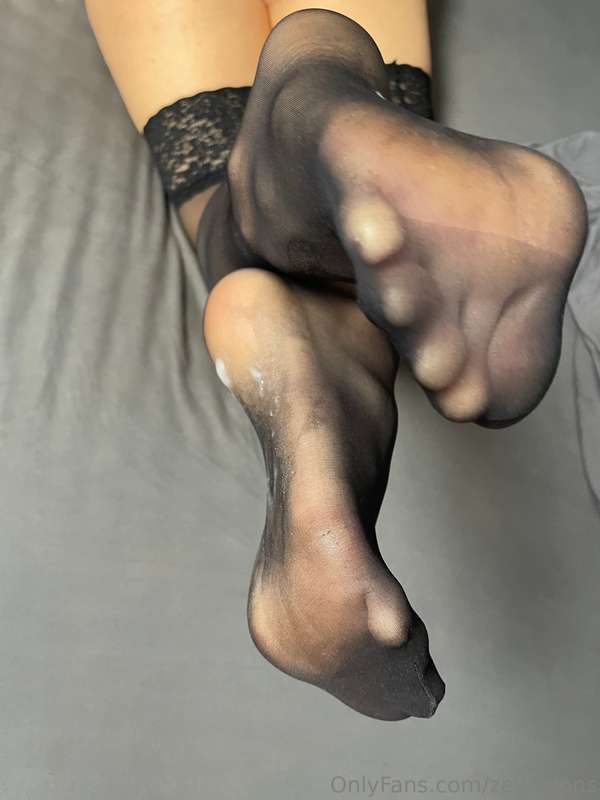 Just got some cum on my nylon stockings. you really couldn’t.. 2