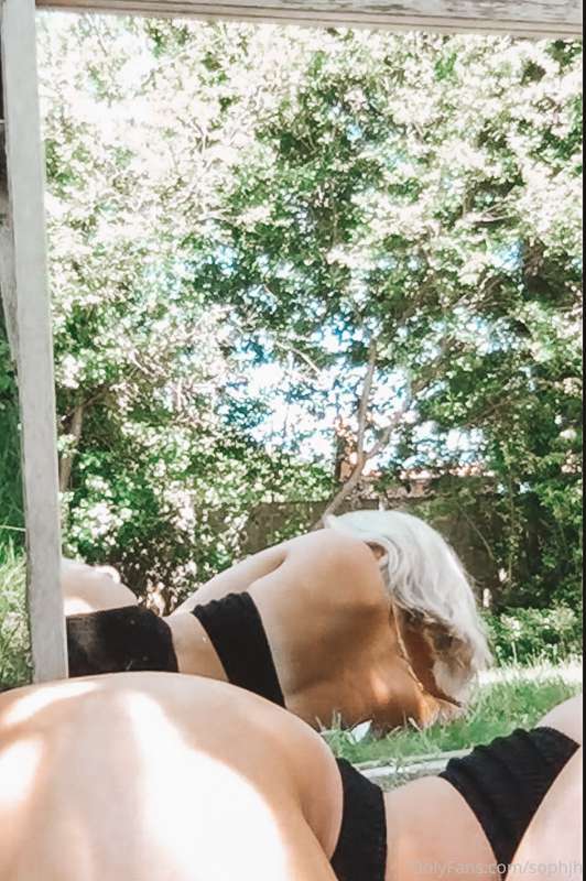 Guys my friend shot me over FaceTime, what do you think?? 📸 2