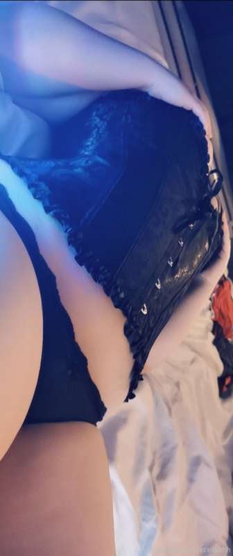 The rest of my corset pictures 😈 xo 1