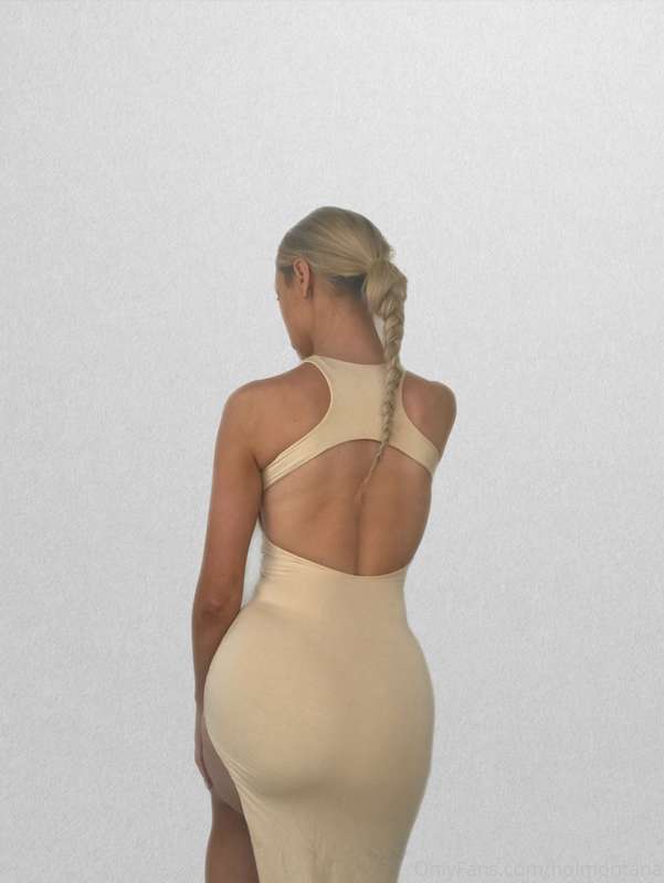 Does my ass look good in my new dress? 👀