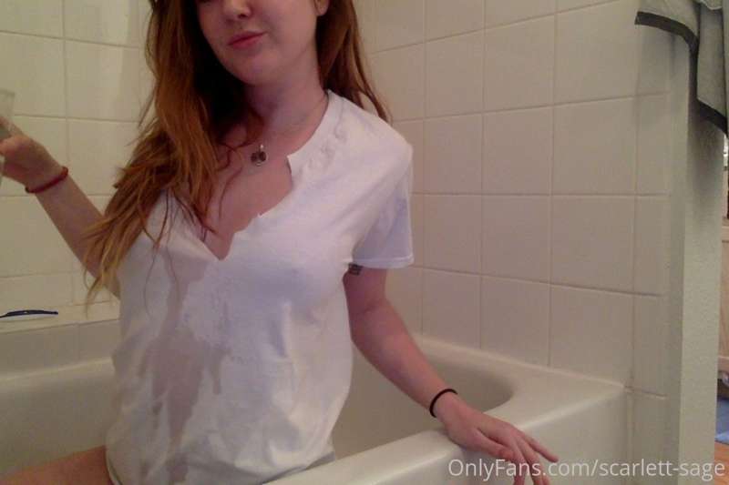 [15 Photos] Pt 1 of this 3 year old wet t shirt set! 10