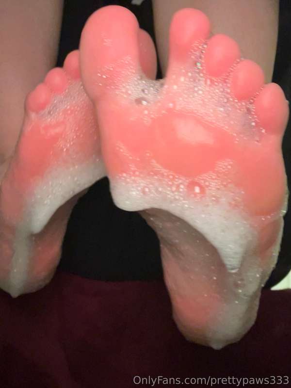 drippy feet pics hehe (ask for more..)