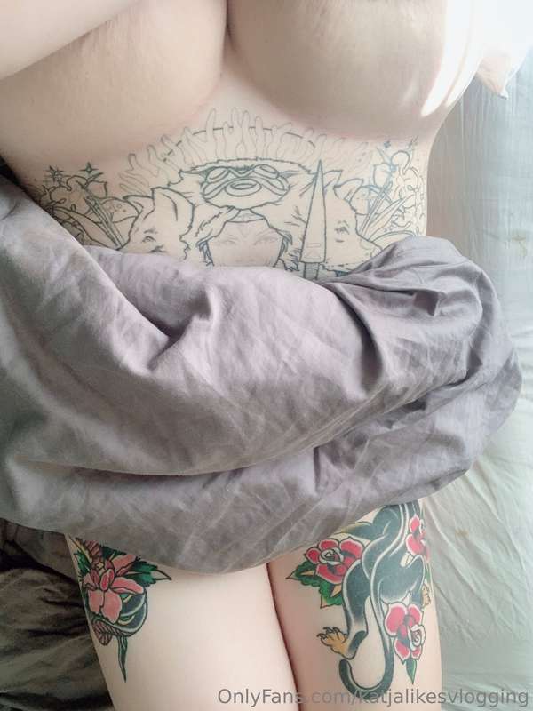@katjauncensored if you wanna see whats underneathhh 