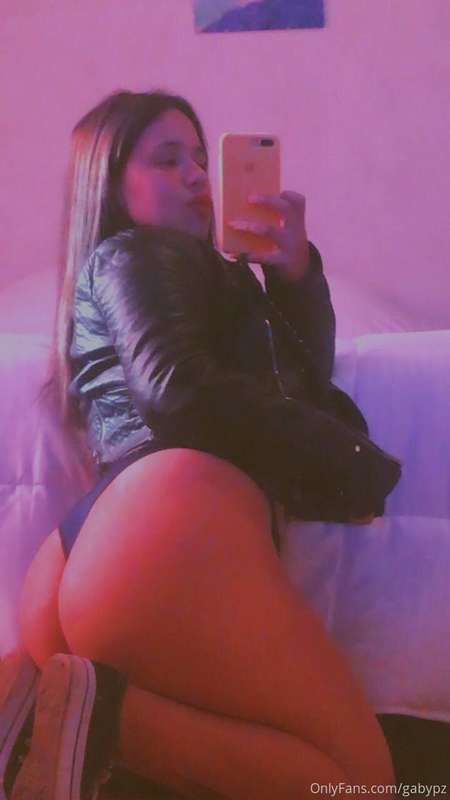 Fiery latina looking for bad boys wanting to play 😈 subscrib..