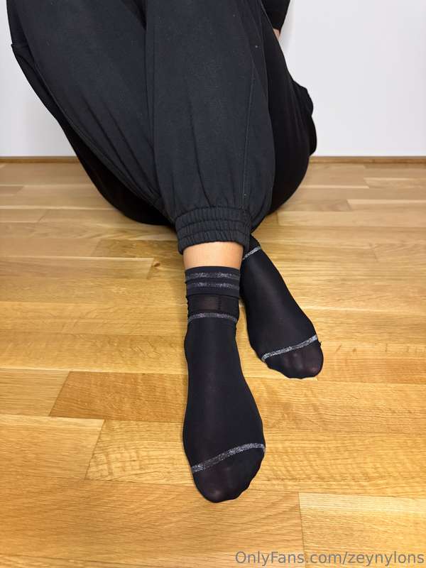 Zeynylons - Onlyfans - 01 Apr, 2025
