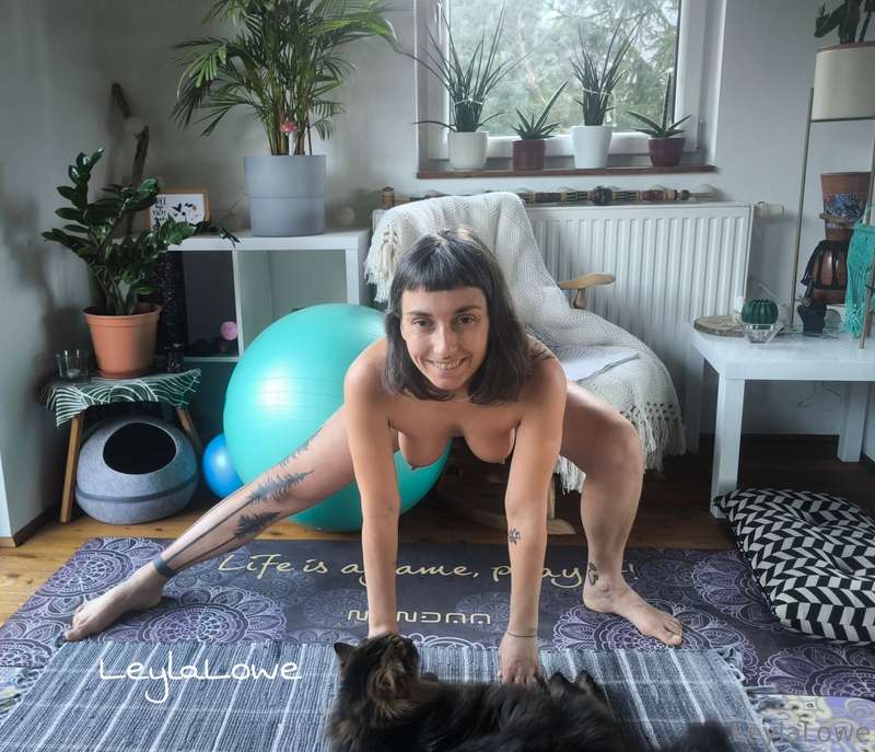 Happy Valentine's day loves 💗 I made this sexy naked yoga pi.. 4