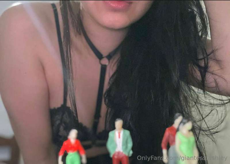 Follow my friend @pierina.goddess  🥵😈 Be careful, she is ver.. 1