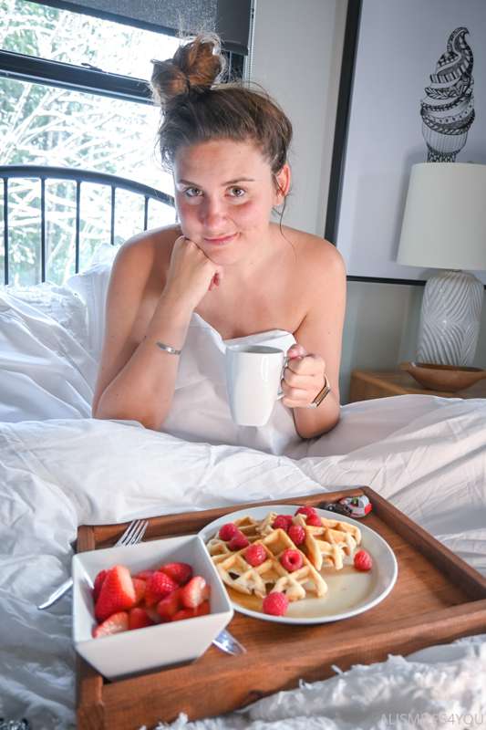 Breakfast in bed 🤤 4