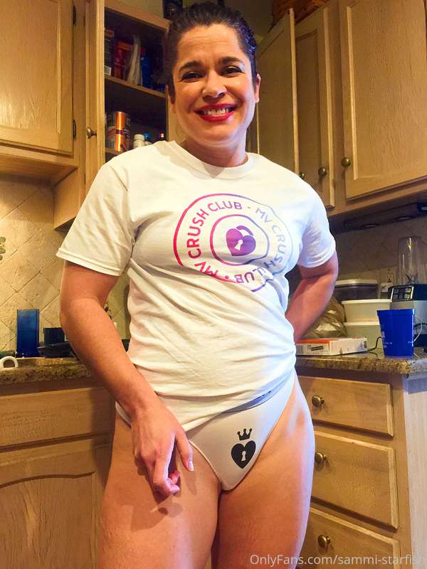 The marketing team at ManyVids sent me some free MV Swag.  T.. 4