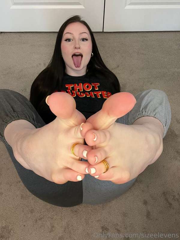 How’s a footjob with these feet sound? 10