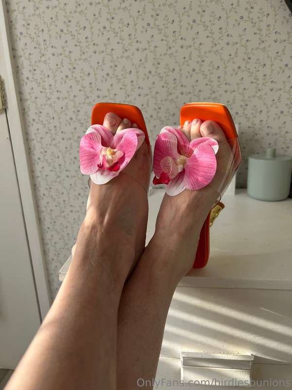 The most beautiful shoes! 🌺 going to post a video of me walk.. 3
