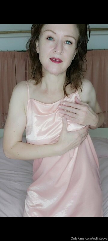 A sultry masturbation video, over 15 minutes long. Lots of p..
