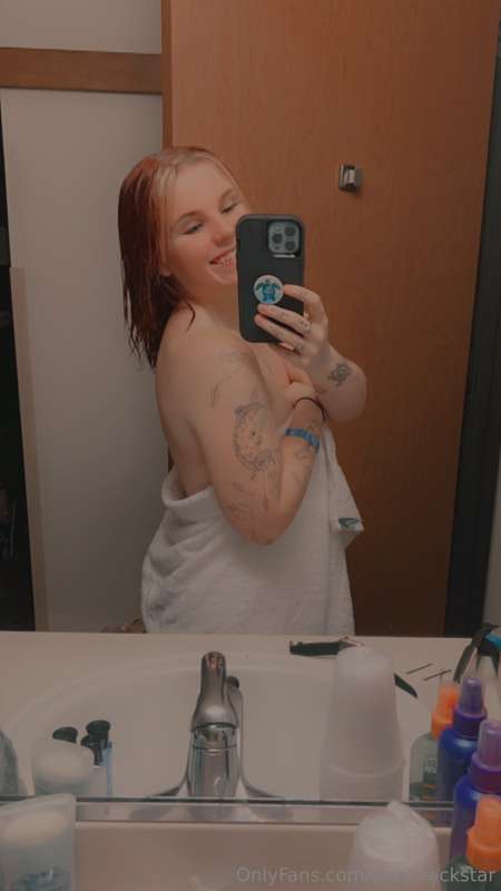 Rise and shine 🌞 who wants to see under the towel?