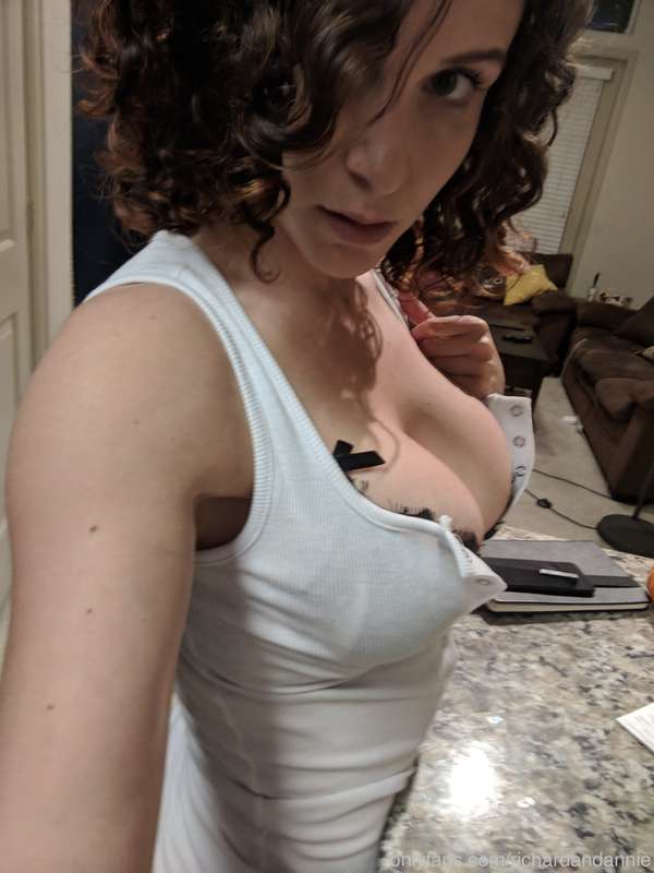 Just some casual busty selfies to kill the time ❤️
