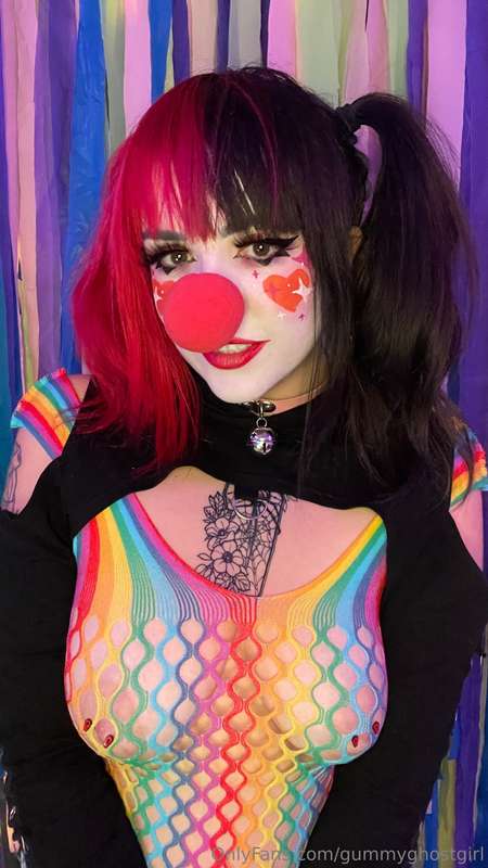 Do you think a clussy tastes like cotton candy? Only one way.. 18