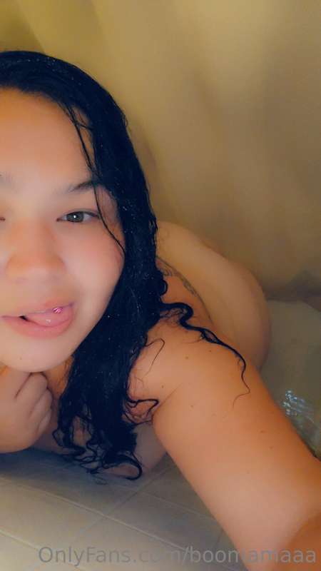 Shower fun, bend me over & play with me🍆👅💦 1