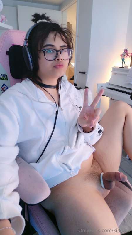 does anyone wanna sit in a discord call and talk about our l.. 26