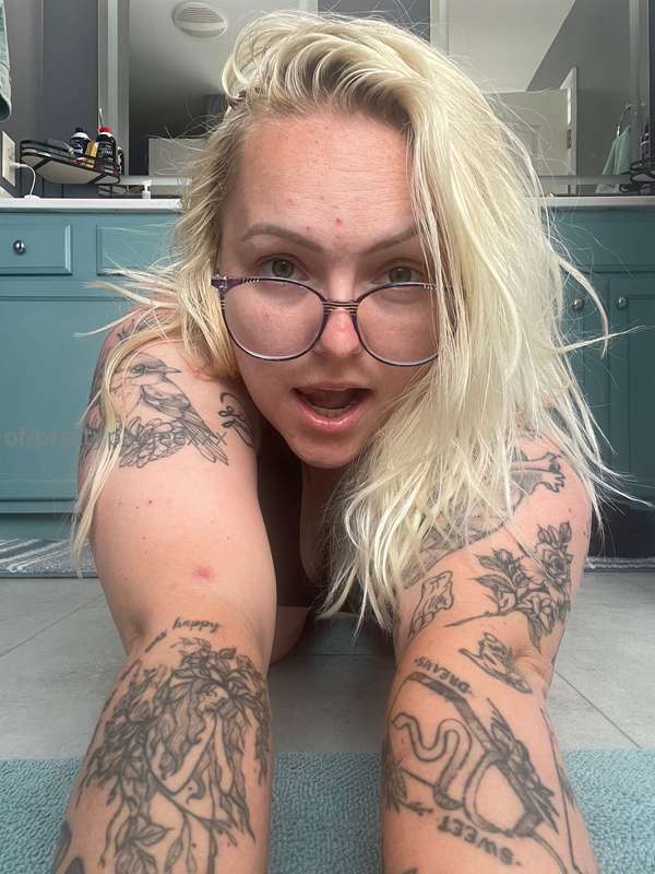 I know you want me on my knees, looking up at you 🤤🤤 4