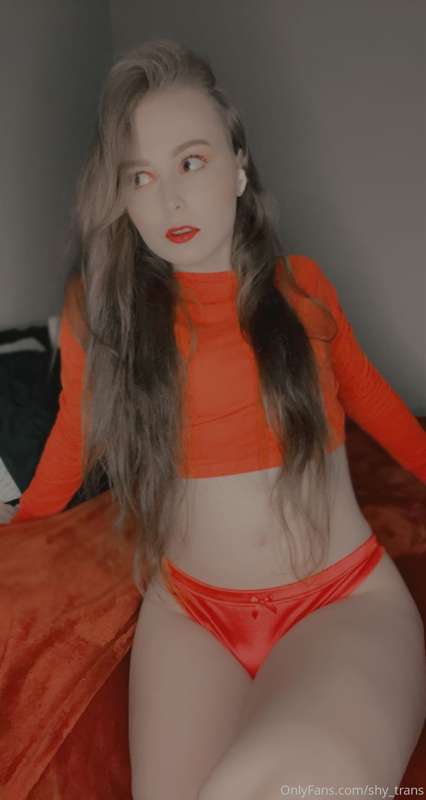 Red, red, red! ❤️ 🖤 8