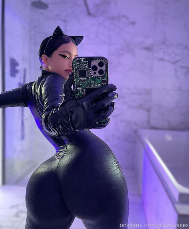 Purr kitty kitty 🖤
