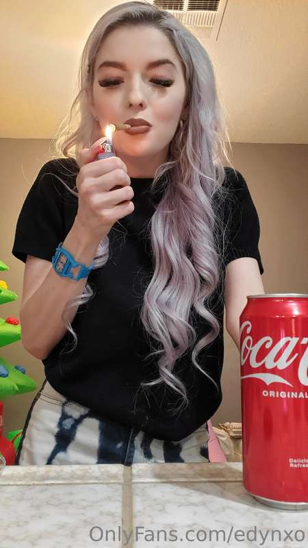 Will you wake & bake with me? 🤔😈 Tease u while we sm0ke 😈😈🥰☺..