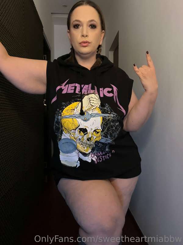 Who is a fan of Metallica? What’s your fav song ? 3