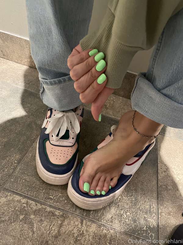 New color 💚😋 I really hope u guys like it 🤗 going home now !.. 8