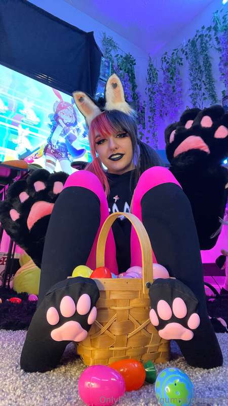 Filling your Easter basket with my toes 😉👣
