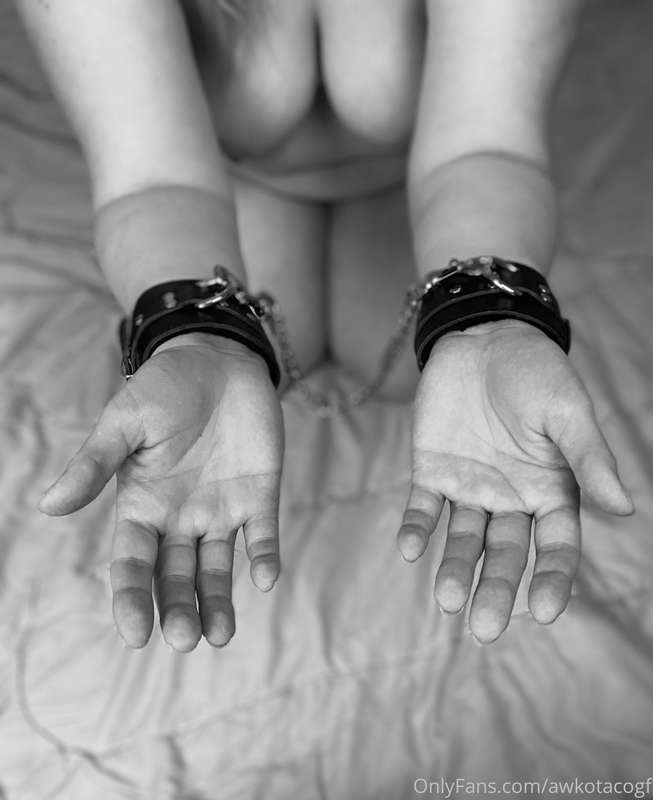 Offering my sweet submission to you🖤