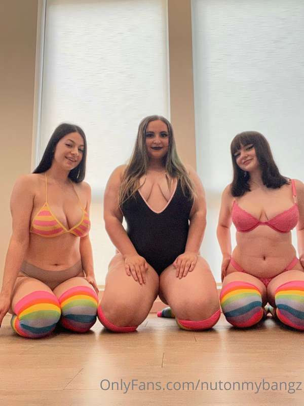 Is 3 really a crowd? @thathoeyvegan @ivyvyxxx