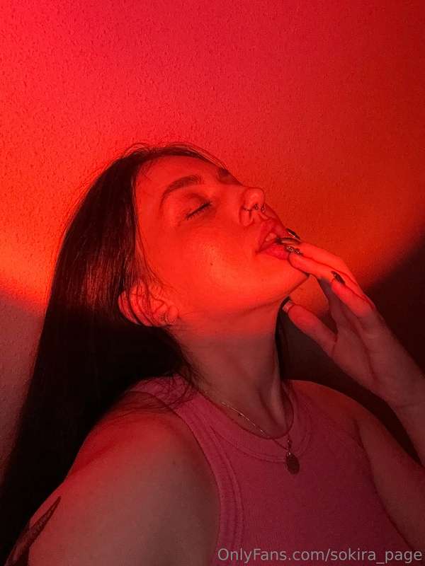 😈