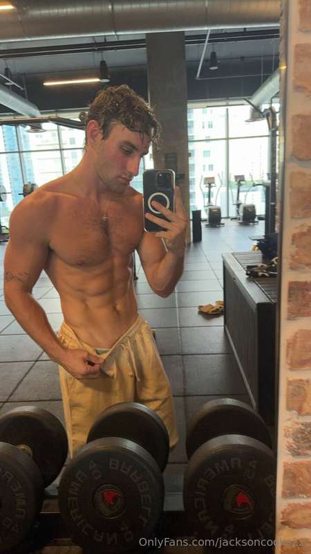 Getting in shape to hold you in my arms before my tip 🍆😘 1