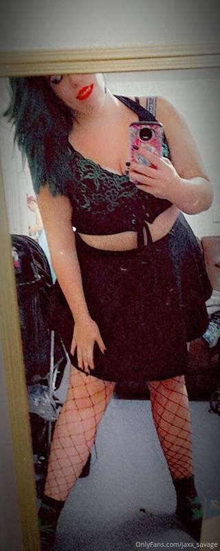 Helloween vibes 🖤🎃🧹🦇 Some pictures feature the beautiful sex.. 8