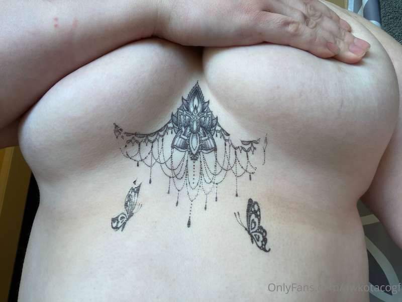Bf loves to decorate me with temporary tattoos 💕 *thanks for..